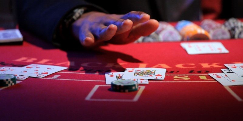 Cách chơi Blackjack theo may nắm