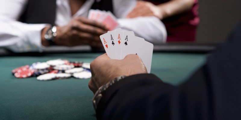 Kĩ năng chơi poker phân tích khoảng bài đối phương